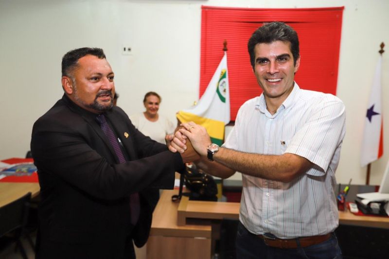 om recepção calorosa e muito animada da população, o governador Helder Barbalho visitou Faro, na região do baixo Amazonas, nesta sexta feira (28). 

FOTO: MARCO SANTOS / AGÊNCIA PARÁ
DATA: 28.06.2019
FARO - PARÁ <div class='credito_fotos'>Foto: Marco Santos / Ag. Pará   |   <a href='/midias/2019/originais/2823_whatsappimage2019-06-28at19.38.56.jpg' download><i class='fa-solid fa-download'></i> Download</a></div>