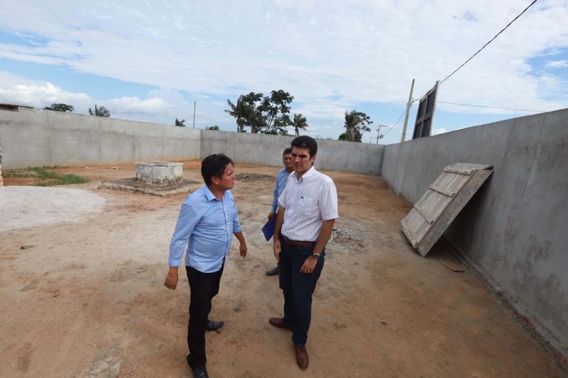om recepção calorosa e muito animada da população, o governador Helder Barbalho visitou Faro, na região do baixo Amazonas, nesta sexta feira (28). 

FOTO: MARCO SANTOS / AGÊNCIA PARÁ
DATA: 28.06.2019
FARO - PARÁ <div class='credito_fotos'>Foto: Marco Santos / Ag. Pará   |   <a href='/midias/2019/originais/2823_whatsappimage2019-06-28at19.43.31.jpg' download><i class='fa-solid fa-download'></i> Download</a></div>