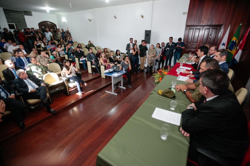 O Governo do Pará, juntamente com a Secretaria de Segurança Pública e Defesa Social (Segup), apresentou durante coletiva à imprensa, realizada no comando-geral do Corpo de Bombeiro Militar, nesta terça-feira (2), a redução dos índices de criminalidade no Estado, no período de 1º de janeiro a 30 de junho, comparando os anos de 2018 e 2019. Além do comparativo específico do mês de junho. <div class='credito_fotos'>Foto: Maycon Nunes / Ag. Pará   |   <a href='/midias/2019/originais/2833__j1o2988.jpg.jpg' download><i class='fa-solid fa-download'></i> Download</a></div>