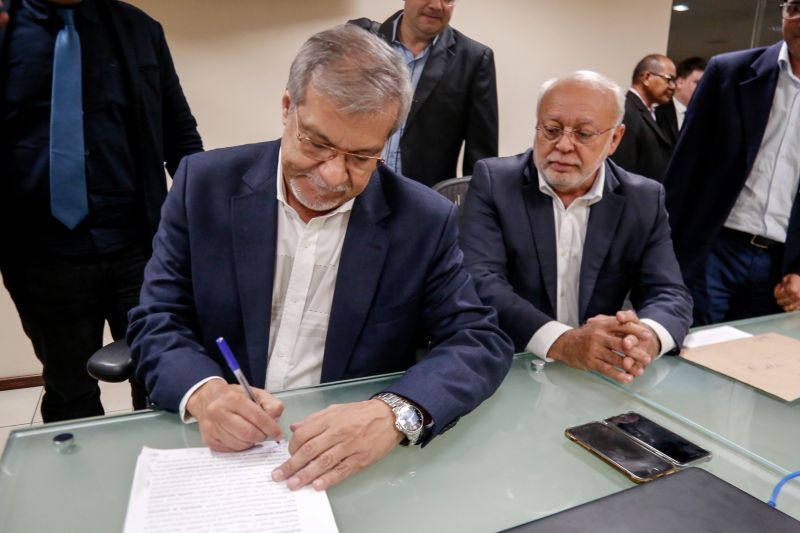 O governo do Pará participou e acompanhou todo o processo de negociação judicial, por meio da Procuradoria-Geral do Estado (PGE) e da Secretaria de Estado de Meio Ambiente e Sustentabilidade (Semas), sobre a operação do aterro de Marituba. Nesta terça-feira (2), ocorreu a última reunião da audiência de conciliação, presidida pelo Desembargador Luiz Neto, que aprovou a utilização, por mais dois anos, do aterro de Marituba e definiu os detalhes da operação que envolve os municípios de Belém, Ananindeua e Marituba.  <div class='credito_fotos'>Foto: Fernando Sette / Divulgação   |   <a href='/midias/2019/originais/2834__x6a7324.jpg' download><i class='fa-solid fa-download'></i> Download</a></div>