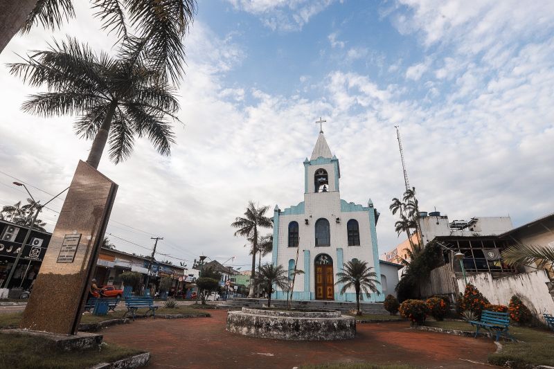 GOVERNADOR NO MUNICIPIO DE BREVES


FOTO: MARCO SANTOS / AGÊNCIA PARÁ
DATA: 03.07.2019
BELÉM - PARÁ <div class='credito_fotos'>Foto: Marco Santos / Ag. Pará   |   <a href='/midias/2019/originais/2836_5739921124365837169_img_3610.jpg' download><i class='fa-solid fa-download'></i> Download</a></div>