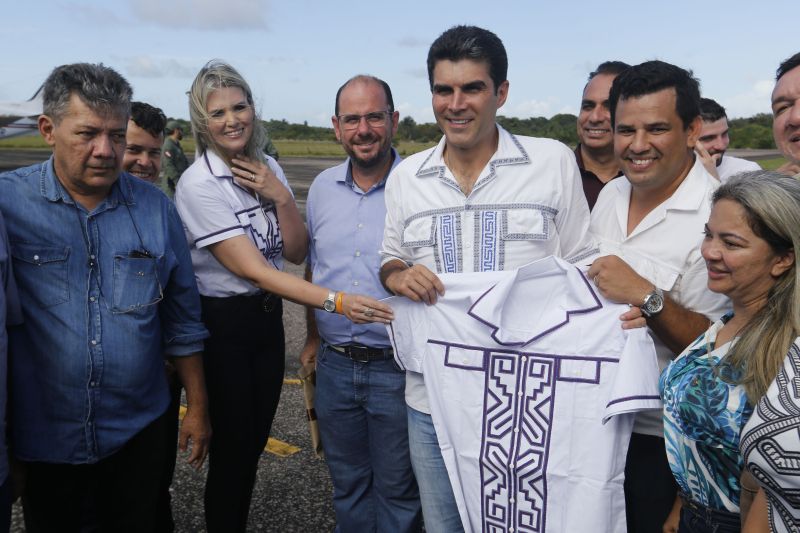 GOVERNADOR NO MUNICIPIO DE SOURE - PARÁ

FOTO: MARCELO SEABRA / AGÊNCIA PARÁ
DATA: 03.07.2019
SOURE - PARÁ <div class='credito_fotos'>Foto: Marcelo Seabra / Ag. Pará   |   <a href='/midias/2019/originais/2837__mg_1995.jpg' download><i class='fa-solid fa-download'></i> Download</a></div>