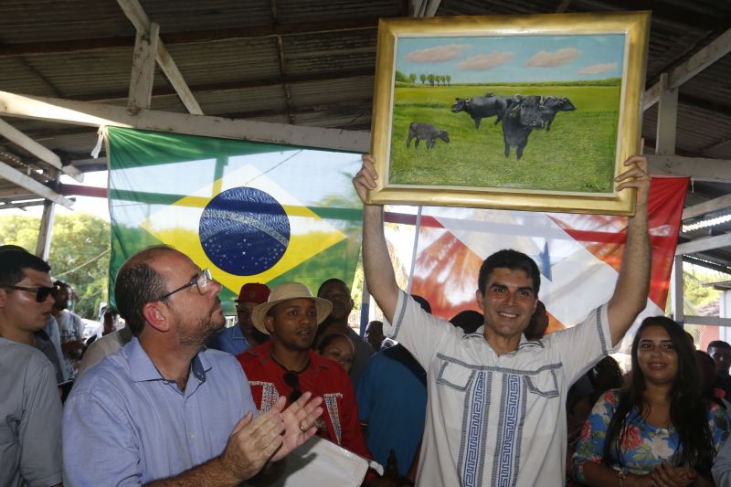 GOVERNADOR NO MUNICIPIO DE SOURE - PARÁ

FOTO: MARCELO SEABRA / AGÊNCIA PARÁ
DATA: 03.07.2019
SOURE - PARÁ <div class='credito_fotos'>Foto: Marcelo Seabra / Ag. Pará   |   <a href='/midias/2019/originais/2837__mg_2570.jpg' download><i class='fa-solid fa-download'></i> Download</a></div>