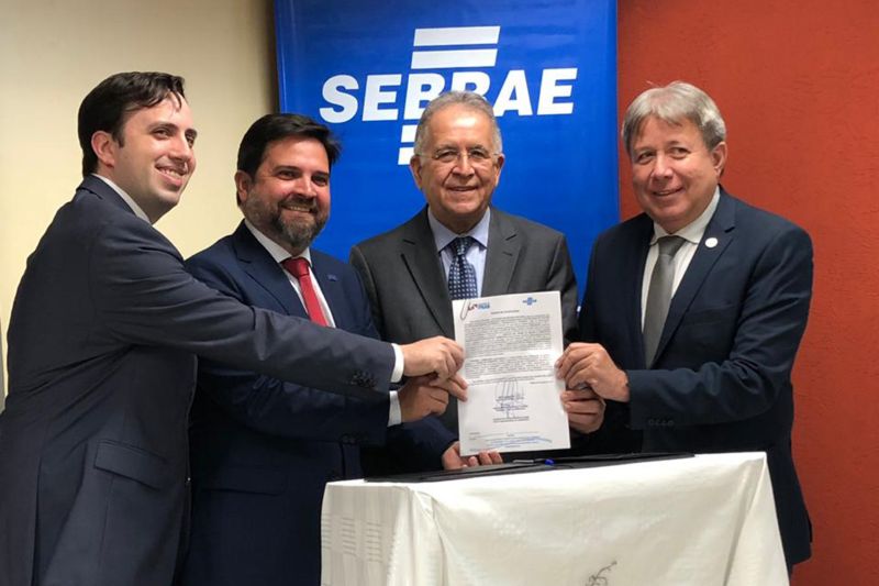 O governo do Estado e o Serviço de Apoio às Micro e Pequenas Empresas do Estado do Pará (Sebrae) assinaram, na tarde desta quinta-feira (4), um termo de fomento para organizar e formalizar a missão de negócios a China, programada para o próximo mês de agosto. O objetivo é iniciar uma abertura de mercado e investimentos no setor e promover uma melhor qualificação das empresas no Estado. <div class='credito_fotos'>Foto: Divulgação   |   <a href='/midias/2019/originais/2842_sebrae3.jpg' download><i class='fa-solid fa-download'></i> Download</a></div>