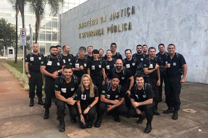 A Polícia Civil do Pará conta com a única mulher delegada do país, a ingressar, este ano, na Força Nacional de Segurança Pública (FNSP). Ela está entre os policiais mobilizados da área operacional a atuar em território nacional. A delegada Andrezza Franco e mais cinco policiais civis do Pará concluíram, em 30 de maio, a 12ª INC (Instrução de Nivelamento e Conhecimento), da FNSP, realizada no Batalhão Escola de Pronto-Emprego (BEPE), na cidade satélite de Gama, no Distrito Federal (DF). <div class='credito_fotos'>Foto: ASCOM / POLÍCIA CÍVIL   |   <a href='/midias/2019/originais/2844_b.jpg' download><i class='fa-solid fa-download'></i> Download</a></div>