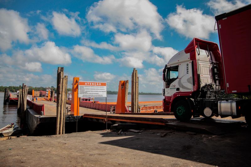 VISITA TÉCNICA AS OBRAS DA PONTE DO MOJU


FOTO: BRUNO CECIM / AGÊNCIA PARÁ
DATA: 05.07.2019
MOJU - PARÁ <div class='credito_fotos'>Foto: Bruno Cecim / Ag.Pará   |   <a href='/midias/2019/originais/2846__v5o0550.jpg' download><i class='fa-solid fa-download'></i> Download</a></div>