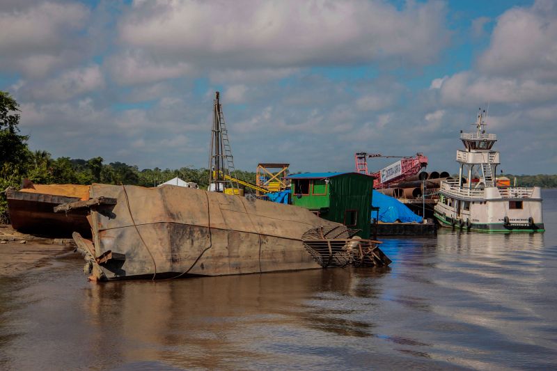 VISITA TÉCNICA AS OBRAS DA PONTE DO MOJU


FOTO: BRUNO CECIM / AGÊNCIA PARÁ
DATA: 05.07.2019
MOJU - PARÁ <div class='credito_fotos'>Foto: Bruno Cecim / Ag.Pará   |   <a href='/midias/2019/originais/2846__v5o0553.jpg' download><i class='fa-solid fa-download'></i> Download</a></div>