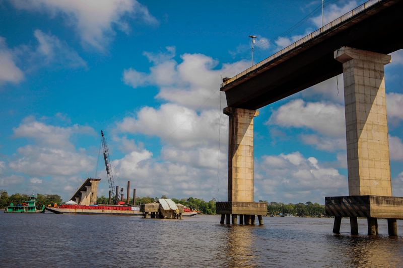 VISITA TÉCNICA AS OBRAS DA PONTE DO MOJU


FOTO: BRUNO CECIM / AGÊNCIA PARÁ
DATA: 05.07.2019
MOJU - PARÁ <div class='credito_fotos'>Foto: Bruno Cecim / Ag.Pará   |   <a href='/midias/2019/originais/2846__v5o0569.jpg' download><i class='fa-solid fa-download'></i> Download</a></div>