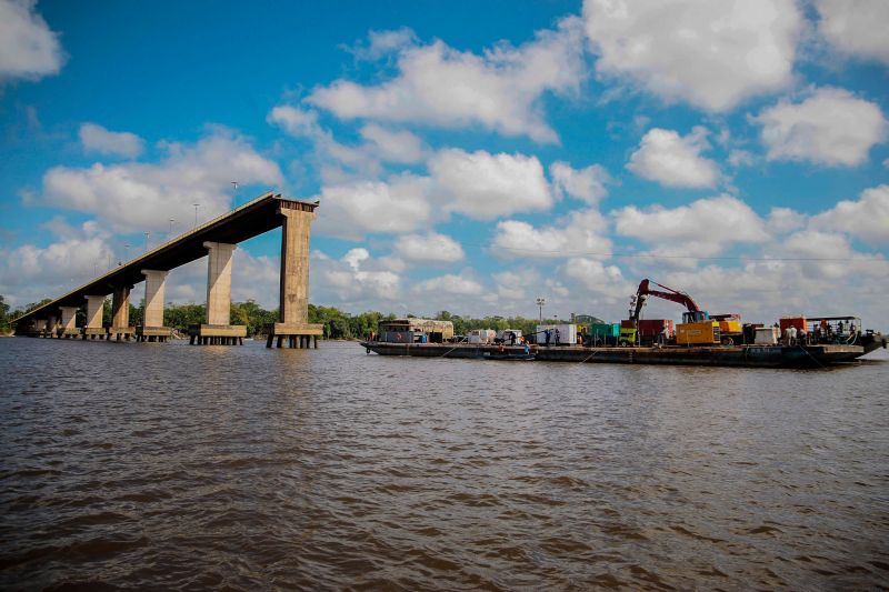 VISITA TÉCNICA AS OBRAS DA PONTE DO MOJU


FOTO: BRUNO CECIM / AGÊNCIA PARÁ
DATA: 05.07.2019
MOJU - PARÁ <div class='credito_fotos'>Foto: Bruno Cecim / Ag.Pará   |   <a href='/midias/2019/originais/2846__v5o0577.jpg' download><i class='fa-solid fa-download'></i> Download</a></div>