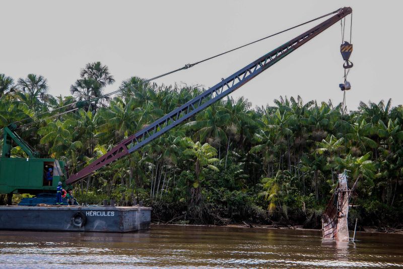 VISITA TÉCNICA AS OBRAS DA PONTE DO MOJU


FOTO: BRUNO CECIM / AGÊNCIA PARÁ
DATA: 05.07.2019
MOJU - PARÁ <div class='credito_fotos'>Foto: Bruno Cecim / Ag.Pará   |   <a href='/midias/2019/originais/2846__v5o0713.jpg' download><i class='fa-solid fa-download'></i> Download</a></div>