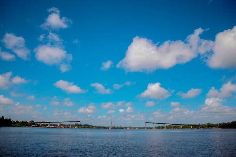 VISITA TÉCNICA AS OBRAS DA PONTE DO MOJU


FOTO: BRUNO CECIM / AGÊNCIA PARÁ
DATA: 05.07.2019
MOJU - PARÁ <div class='credito_fotos'>Foto: Bruno Cecim / Ag.Pará   |   <a href='/midias/2019/originais/2846__v5o0721.jpg' download><i class='fa-solid fa-download'></i> Download</a></div>