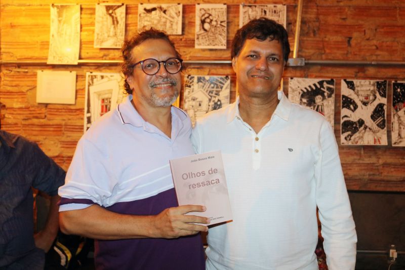 O escritor João Bosco Maia lançou, na noite da última quinta-feira (4), no espaço Ná Figueredo, a sua décima obra intitulada "Olhos de Ressaca".

FOTO: EDUARDO ROSAS / IOE
DATA: 04.07.2019
BELÉM - PARÁ <div class='credito_fotos'>Foto: EDUARDO ROSAS / ASCOM IOE   |   <a href='/midias/2019/originais/2847_fotoseduardorosasascomioepa9.jpg' download><i class='fa-solid fa-download'></i> Download</a></div>