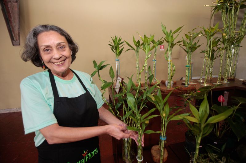 Até o próximo domingo (7), o Espaço São José Liberto – Polo Joalheiro, localizado na Praça Amazonas, no bairro do Jurunas, em Belém, recebe o Mini Festival de Verão de Chocolates, Flores e Joias.

FOTO: ALEX RIBEIRO / AGÊNCIA PARÁ
DATA: 05.07.2019
BELÉM - PARÁ <div class='credito_fotos'>Foto: Alex Ribeiro / Ag. Pará   |   <a href='/midias/2019/originais/2849_minifestivaldochocolate-lenaaffonsol20190705_fotosalexribeiro0058.jpg' download><i class='fa-solid fa-download'></i> Download</a></div>