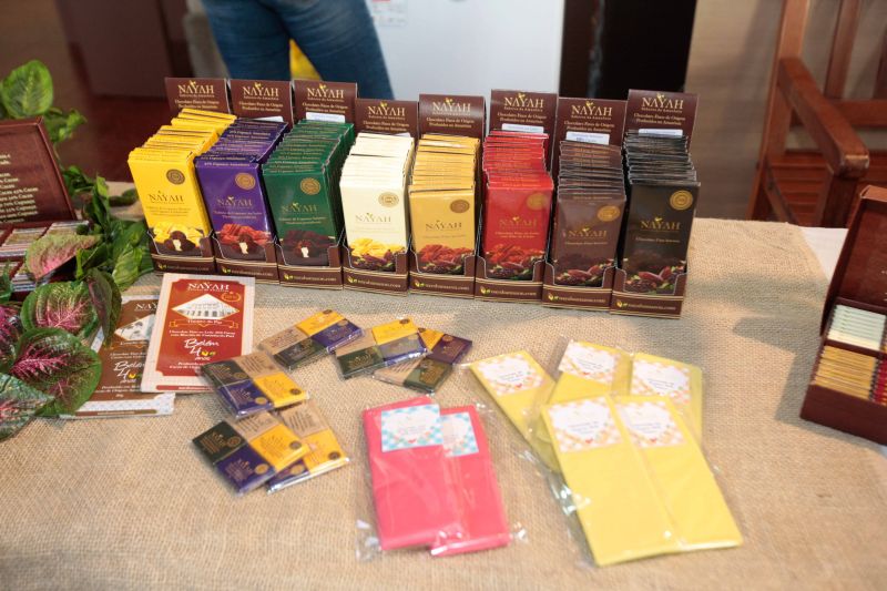 Até o próximo domingo (7), o Espaço São José Liberto – Polo Joalheiro, localizado na Praça Amazonas, no bairro do Jurunas, em Belém, recebe o Mini Festival de Verão de Chocolates, Flores e Joias.

FOTO: ALEX RIBEIRO / AGÊNCIA PARÁ
DATA: 05.07.2019
BELÉM - PARÁ <div class='credito_fotos'>Foto: Alex Ribeiro / Ag. Pará   |   <a href='/midias/2019/originais/2849_minifestivaldochocolate20190705_fotosalexribeiro0026.jpg' download><i class='fa-solid fa-download'></i> Download</a></div>