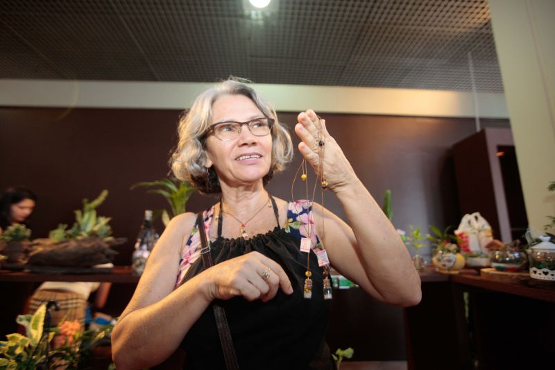 Até o próximo domingo (7), o Espaço São José Liberto – Polo Joalheiro, localizado na Praça Amazonas, no bairro do Jurunas, em Belém, recebe o Mini Festival de Verão de Chocolates, Flores e Joias.

FOTO: ALEX RIBEIRO / AGÊNCIA PARÁ
DATA: 05.07.2019
BELÉM - PARÁ <div class='credito_fotos'>Foto: Alex Ribeiro / Ag. Pará   |   <a href='/midias/2019/originais/2849_minifestivaldochocolate20190705_fotosalexribeiro0036.jpg' download><i class='fa-solid fa-download'></i> Download</a></div>