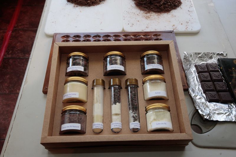 Até o próximo domingo (7), o Espaço São José Liberto – Polo Joalheiro, localizado na Praça Amazonas, no bairro do Jurunas, em Belém, recebe o Mini Festival de Verão de Chocolates, Flores e Joias.

FOTO: ALEX RIBEIRO / AGÊNCIA PARÁ
DATA: 05.07.2019
BELÉM - PARÁ <div class='credito_fotos'>Foto: Alex Ribeiro / Ag. Pará   |   <a href='/midias/2019/originais/2849_minifestivaldochocolate20190705_fotosalexribeiro0040.jpg' download><i class='fa-solid fa-download'></i> Download</a></div>