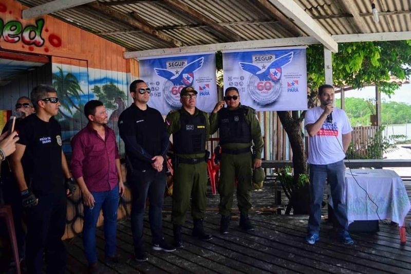 A ilha de Algodoal, pertencente ao município de Maracanã, recebeu, na manhã desta sexta-feira (5), uma lancha do Grupamento Fluvial (GFlu), vinculado à Secretaria de Segurança Pública e Defesa Social do Pará (Segup). Essa é a primeira vez que a localidade conta com o aparato de segurança deste tipo.

FOTO: ASCOM / SEGUP
DATA: 05.07.2019
ALGODOAL - PARÁ <div class='credito_fotos'>Foto: ASCOM / SEGUP   |   <a href='/midias/2019/originais/2850_segup4.jpg' download><i class='fa-solid fa-download'></i> Download</a></div>