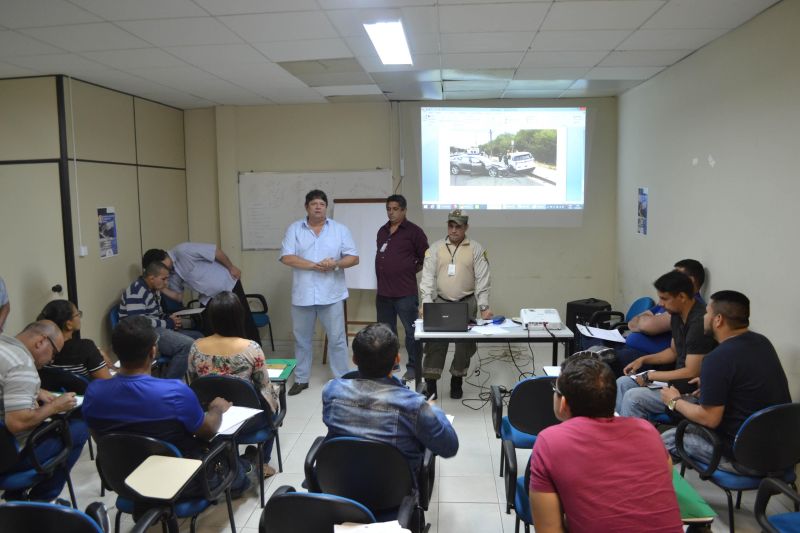 O Departamento de Trânsito do Estado do Pará (Detran/PA) ministrou um treinamento durante esta semana para 60 agentes da Superintendência Executiva de Mobilidade Urbana de Belém (Semob), com o objetivo de capacitá-los ao trabalho de levantamento de acidentes de trânsito. A capacitação atendeu duas turmas, com 30 agentes cada, e encerrou nesta sexta-feira (31).

FOTO: ASCOM / DETRAN
DATA: 31.05.2019
BELÉM - PARÁ <div class='credito_fotos'>Foto: ASCOM / DETRAN   |   <a href='/midias/2019/originais/285b7da0-baac-4447-90b2-ca4241c53cd7.jpg' download><i class='fa-solid fa-download'></i> Download</a></div>