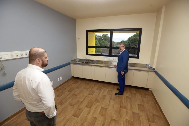  VISITA AO HOSPITAL REGIONAL DE ITAITUBA - Secretário Estadual de saúde Alberto Beltrame, sec regional Henderson Pinto e Sec de Obras Rui Cabral, vista hospital regional de Itaituba. 

FOTO: MARCO SANTOS / AGÊNCIA PARÁ
DATA: 08.07.2019
ITAITUBA - PARÁ <div class='credito_fotos'>Foto: Marco Santos / Ag. Pará   |   <a href='/midias/2019/originais/2870_img_5203.jpg' download><i class='fa-solid fa-download'></i> Download</a></div>