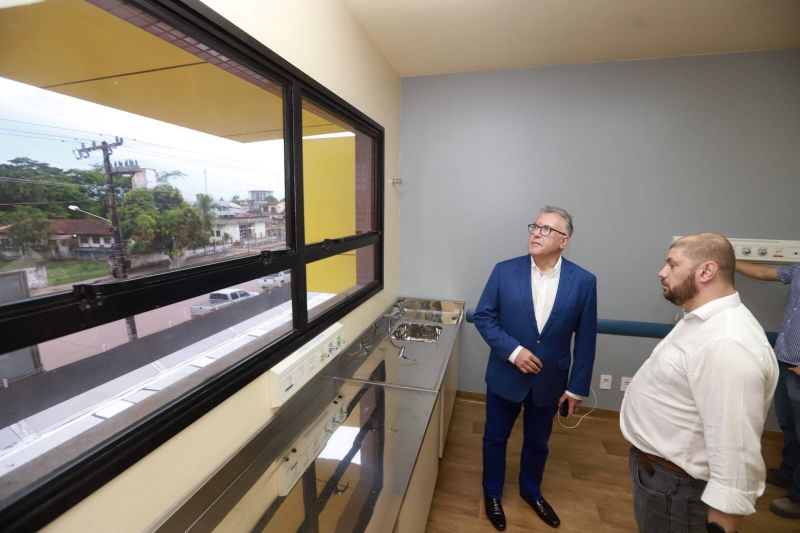  VISITA AO HOSPITAL REGIONAL DE ITAITUBA - Secretário Estadual de saúde Alberto Beltrame, sec regional Henderson Pinto e Sec de Obras Rui Cabral, vista hospital regional de Itaituba. 

FOTO: MARCO SANTOS / AGÊNCIA PARÁ
DATA: 08.07.2019
ITAITUBA - PARÁ <div class='credito_fotos'>Foto: Marco Santos / Ag. Pará   |   <a href='/midias/2019/originais/2870_img_5217.jpg' download><i class='fa-solid fa-download'></i> Download</a></div>