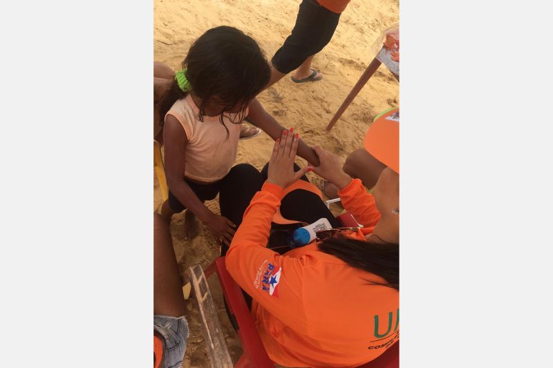 O período de férias chegou e para quem mora no sudeste do Estado ou visita a região, é tempo de se divertir, de curtir as praias e balneários, mas é preciso ter cuidado com os excessos. A equipe da Unidade de Alta Complexidade em Oncologia Dr. Vitor Moutinho (Unacon) alerta sobre os perigos da falta de cuidado, principalmente, com a pele, durante o período do verão amazônico. <div class='credito_fotos'>Foto: Ascom Unacon   |   <a href='/midias/2019/originais/2873_12e64549-129b-4396-b21d-419108717122.jpg' download><i class='fa-solid fa-download'></i> Download</a></div>