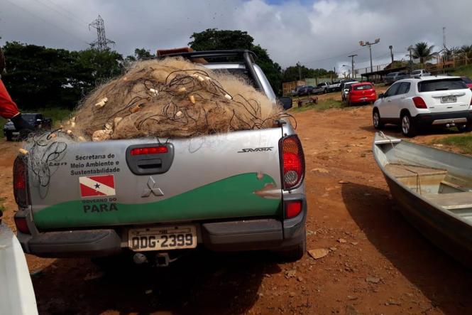 Em apenas 6 dias de fiscalização ambiental na região do mosaico Lago de Tucuruí já foram apreendidos mais de 5 toneladas de pescado; 6.250 metros de malhadeiras irregulares; 8 armas de fogo; 27 arpões; pássaros; e caças, como tatu e capivara. As ações fazem parte do planejamento para o período de defeso da pesca comercial na região, que começou dia 1º de novembro e vai até 28 de fevereiro.

FOTO: ASCOM IDEFLOR
DATA: 12.02.2019
TUCURUÍ - PARÁ <div class='credito_fotos'>Foto: Ascom Ideflor   |   <a href='/midias/2019/originais/2881d2ba-0076-42cc-bb00-b25139ab7fbf.jpg' download><i class='fa-solid fa-download'></i> Download</a></div>