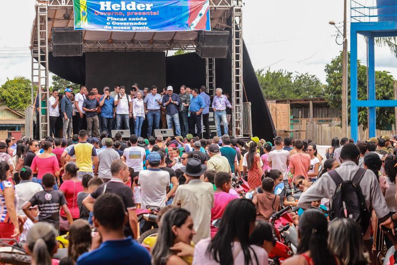 Governador assina termo de início das obras de terraplanagem, pavimentação asfáltica e drenagem pluvial Município de Placas.

FOTO: MARCO SANTOS / AGÊNCIA PARÁ
DATA: 10.07.2019
PLACAS - PARÁ <div class='credito_fotos'>Foto: Marco Santos / Ag. Pará   |   <a href='/midias/2019/originais/2883_img_6208.jpg' download><i class='fa-solid fa-download'></i> Download</a></div>