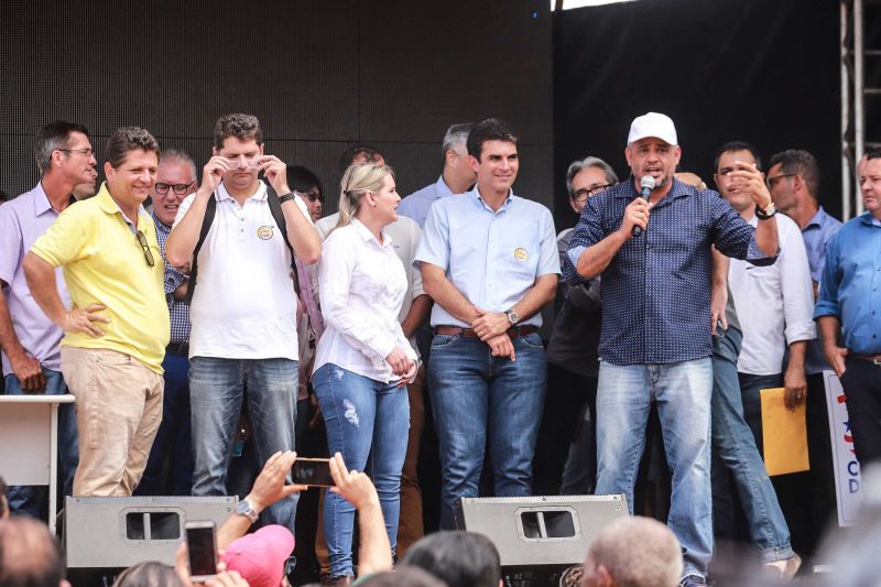 Governador assina termo de início das obras de terraplanagem, pavimentação asfáltica e drenagem pluvial Município de Placas.

FOTO: MARCO SANTOS / AGÊNCIA PARÁ
DATA: 10.07.2019
PLACAS - PARÁ <div class='credito_fotos'>Foto: Marco Santos / Ag. Pará   |   <a href='/midias/2019/originais/2883_img_6247.jpg' download><i class='fa-solid fa-download'></i> Download</a></div>