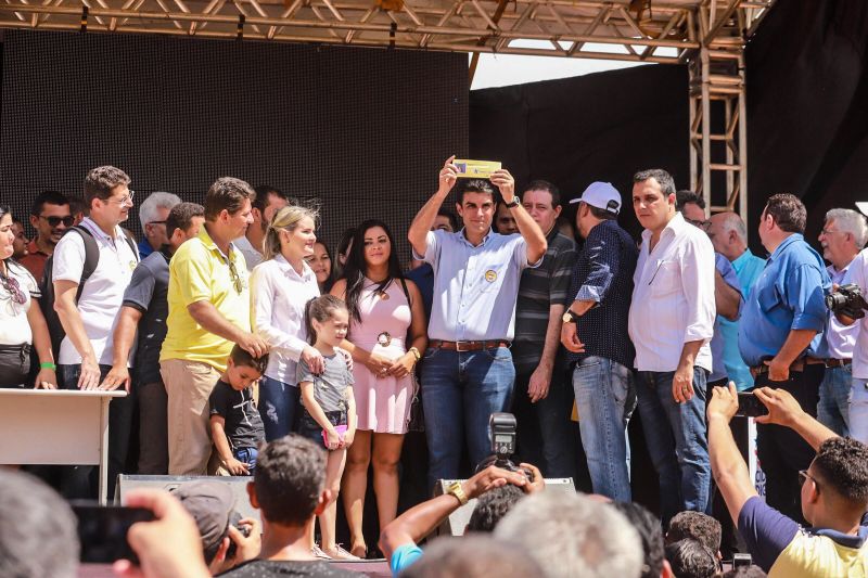 Governador assina termo de início das obras de terraplanagem, pavimentação asfáltica e drenagem pluvial Município de Placas.

FOTO: MARCO SANTOS / AGÊNCIA PARÁ
DATA: 10.07.2019
PLACAS - PARÁ <div class='credito_fotos'>Foto: Marco Santos / Ag. Pará   |   <a href='/midias/2019/originais/2883_img_6307.jpg' download><i class='fa-solid fa-download'></i> Download</a></div>