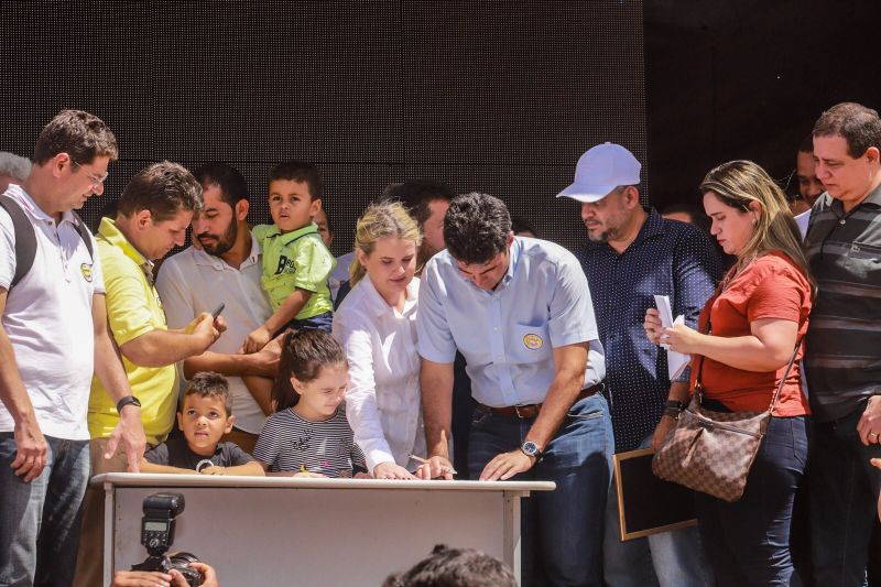 Governador assina termo de início das obras de terraplanagem, pavimentação asfáltica e drenagem pluvial Município de Placas.

FOTO: MARCO SANTOS / AGÊNCIA PARÁ
DATA: 10.07.2019
PLACAS - PARÁ <div class='credito_fotos'>Foto: Marco Santos / Ag. Pará   |   <a href='/midias/2019/originais/2883_img_6344.jpg' download><i class='fa-solid fa-download'></i> Download</a></div>