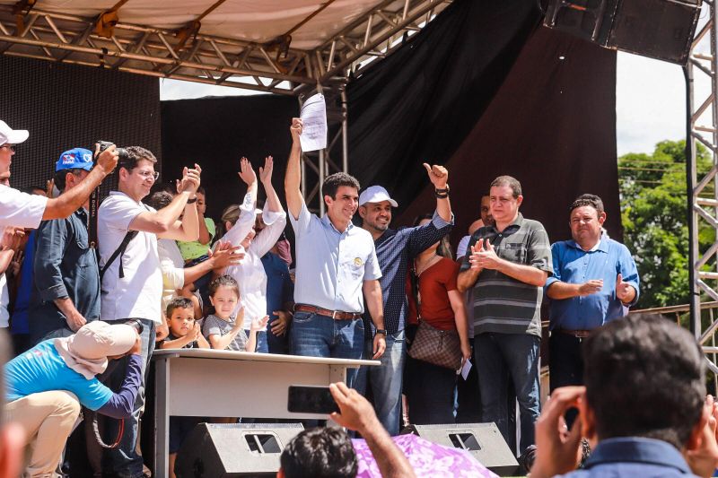 Governador assina termo de início das obras de terraplanagem, pavimentação asfáltica e drenagem pluvial Município de Placas.

FOTO: MARCO SANTOS / AGÊNCIA PARÁ
DATA: 10.07.2019
PLACAS - PARÁ <div class='credito_fotos'>Foto: Marco Santos / Ag. Pará   |   <a href='/midias/2019/originais/2883_img_6371.jpg' download><i class='fa-solid fa-download'></i> Download</a></div>