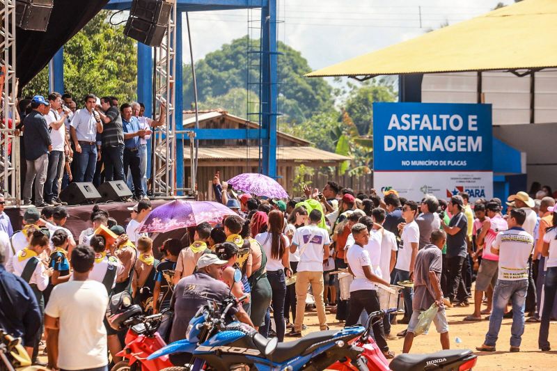 Governador assina termo de início das obras de terraplanagem, pavimentação asfáltica e drenagem pluvial Município de Placas.

FOTO: MARCO SANTOS / AGÊNCIA PARÁ
DATA: 10.07.2019
PLACAS - PARÁ <div class='credito_fotos'>Foto: Marco Santos / Ag. Pará   |   <a href='/midias/2019/originais/2883_img_6406.jpg' download><i class='fa-solid fa-download'></i> Download</a></div>