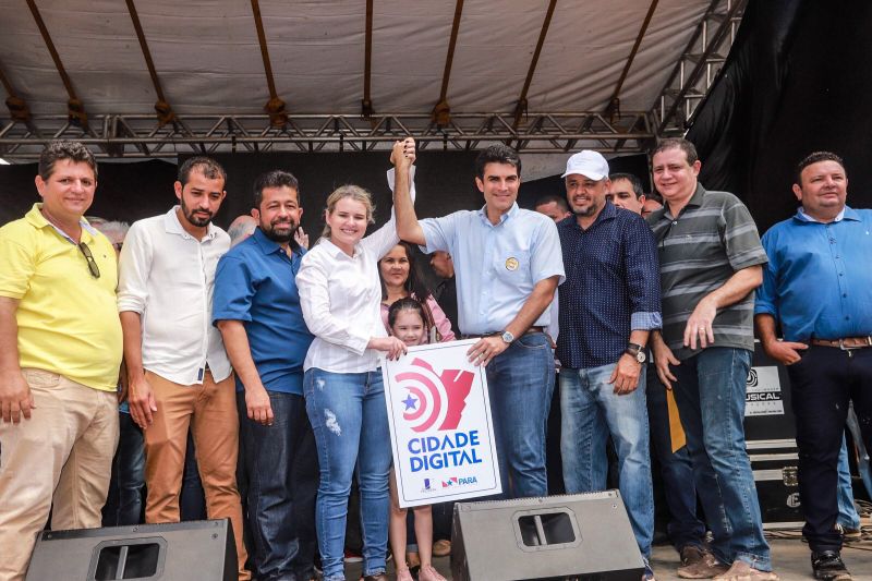 Governador assina termo de início das obras de terraplanagem, pavimentação asfáltica e drenagem pluvial Município de Placas.

FOTO: MARCO SANTOS / AGÊNCIA PARÁ
DATA: 10.07.2019
PLACAS - PARÁ <div class='credito_fotos'>Foto: Marco Santos / Ag. Pará   |   <a href='/midias/2019/originais/2883_img_6537.jpg' download><i class='fa-solid fa-download'></i> Download</a></div>