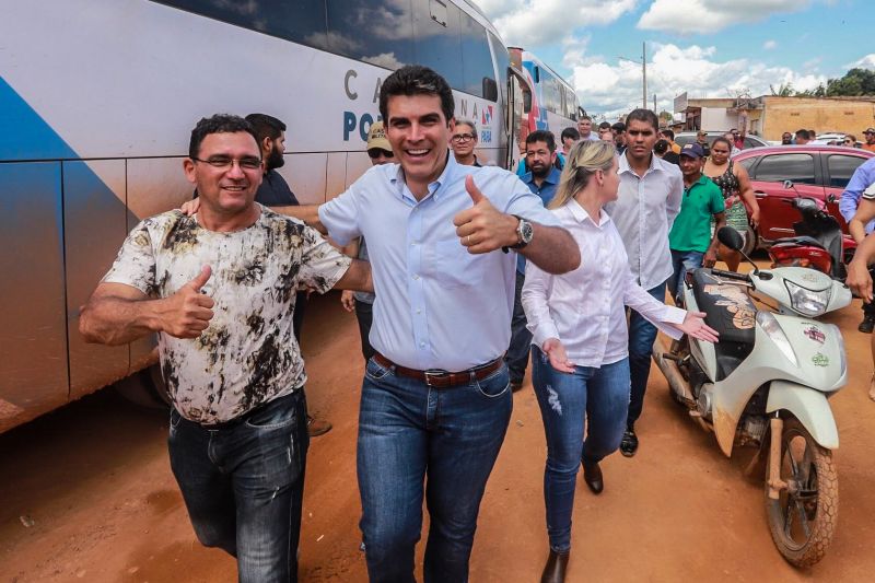 Governador assina termo de início das obras de terraplanagem, pavimentação asfáltica e drenagem pluvial Município de Placas.

FOTO: MARCO SANTOS / AGÊNCIA PARÁ
DATA: 10.07.2019
PLACAS - PARÁ <div class='credito_fotos'>Foto: Marco Santos / Ag. Pará   |   <a href='/midias/2019/originais/2883_img_6610.jpg' download><i class='fa-solid fa-download'></i> Download</a></div>