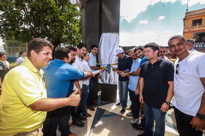 Governador assina termo de início das obras de terraplanagem, pavimentação asfáltica e drenagem pluvial Município de Placas.

FOTO: MARCO SANTOS / AGÊNCIA PARÁ
DATA: 10.07.2019
PLACAS - PARÁ <div class='credito_fotos'>Foto: Marco Santos / Ag. Pará   |   <a href='/midias/2019/originais/2883_img_6791.jpg' download><i class='fa-solid fa-download'></i> Download</a></div>