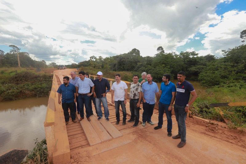 CARAVANA DO GOVER NO " POR TODO O PARÁ NA ESTRADA QUE LIGA  O MUNICÍPIO DE PLACAS A CIDADE DE URUARÁ.

FOTO: MARCO SANTOS / AGÊNCIA PARÁ
DATA: 10.07.2019
URUARÁ - PARÁ <div class='credito_fotos'>Foto: Marco Santos / Ag. Pará   |   <a href='/midias/2019/originais/2886_img_6875.jpg' download><i class='fa-solid fa-download'></i> Download</a></div>