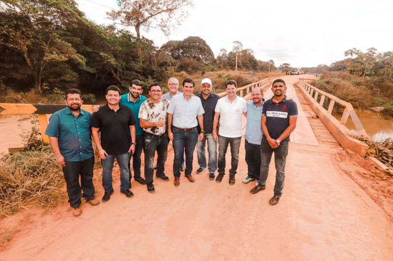 CARAVANA DO GOVER NO " POR TODO O PARÁ NA ESTRADA QUE LIGA  O MUNICÍPIO DE PLACAS A CIDADE DE URUARÁ.

FOTO: MARCO SANTOS / AGÊNCIA PARÁ
DATA: 10.07.2019
URUARÁ - PARÁ <div class='credito_fotos'>Foto: Marco Santos / Ag. Pará   |   <a href='/midias/2019/originais/2886_img_6880.jpg' download><i class='fa-solid fa-download'></i> Download</a></div>