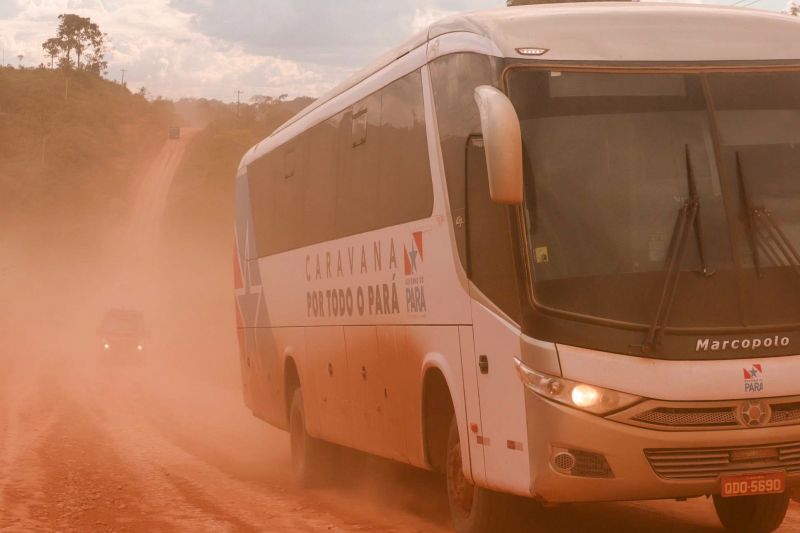 CARAVANA DO GOVER NO " POR TODO O PARÁ NA ESTRADA QUE LIGA  O MUNICÍPIO DE PLACAS A CIDADE DE URUARÁ.

FOTO: MARCO SANTOS / AGÊNCIA PARÁ
DATA: 10.07.2019
URUARÁ - PARÁ <div class='credito_fotos'>Foto: Marco Santos / Ag. Pará   |   <a href='/midias/2019/originais/2886_img_6984.jpg' download><i class='fa-solid fa-download'></i> Download</a></div>