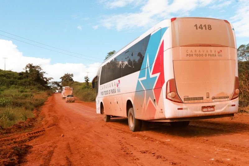 CARAVANA DO GOVER NO " POR TODO O PARÁ NA ESTRADA QUE LIGA  O MUNICÍPIO DE PLACAS A CIDADE DE URUARÁ.

FOTO: MARCO SANTOS / AGÊNCIA PARÁ
DATA: 10.07.2019
URUARÁ - PARÁ <div class='credito_fotos'>Foto: Marco Santos / Ag. Pará   |   <a href='/midias/2019/originais/2886_img_7090.jpg' download><i class='fa-solid fa-download'></i> Download</a></div>