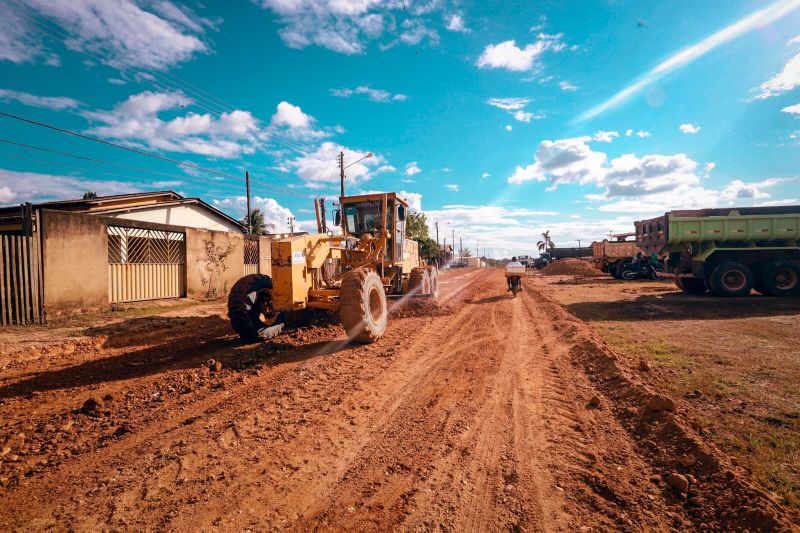 Governador assina termo de início das obras de terraplanagem, pavimentação asfáltica e drenagem pluvial Município de Uruará.

FOTO: MARCO SANTOS / AGÊNCIA PARÁ
DATA: 10.07.2019
URUARÁ - PARÁ <div class='credito_fotos'>Foto: Marco Santos / Ag. Pará   |   <a href='/midias/2019/originais/2887_img_71901.jpg' download><i class='fa-solid fa-download'></i> Download</a></div>