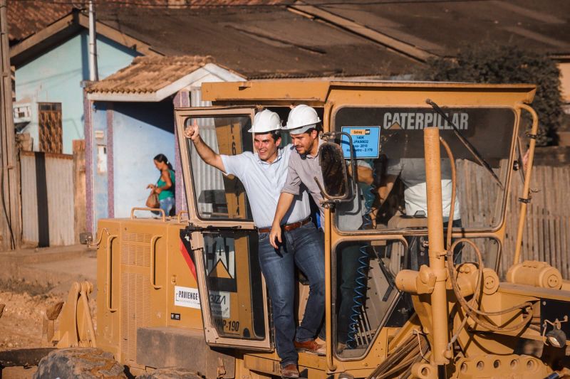 Governador assina termo de início das obras de terraplanagem, pavimentação asfáltica e drenagem pluvial Município de Uruará.

FOTO: MARCO SANTOS / AGÊNCIA PARÁ
DATA: 10.07.2019
URUARÁ - PARÁ <div class='credito_fotos'>Foto: Marco Santos / Ag. Pará   |   <a href='/midias/2019/originais/2887_img_7267.jpg' download><i class='fa-solid fa-download'></i> Download</a></div>