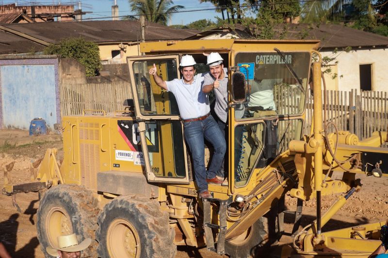 Governador assina termo de início das obras de terraplanagem, pavimentação asfáltica e drenagem pluvial Município de Uruará.

FOTO: MARCO SANTOS / AGÊNCIA PARÁ
DATA: 10.07.2019
URUARÁ - PARÁ <div class='credito_fotos'>Foto: Marco Santos / Ag. Pará   |   <a href='/midias/2019/originais/2887_img_7283.jpg' download><i class='fa-solid fa-download'></i> Download</a></div>