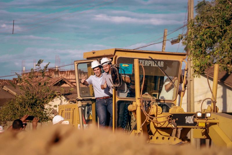Governador assina termo de início das obras de terraplanagem, pavimentação asfáltica e drenagem pluvial Município de Uruará.

FOTO: MARCO SANTOS / AGÊNCIA PARÁ
DATA: 10.07.2019
URUARÁ - PARÁ <div class='credito_fotos'>Foto: Marco Santos / Ag. Pará   |   <a href='/midias/2019/originais/2887_img_7316.jpg' download><i class='fa-solid fa-download'></i> Download</a></div>