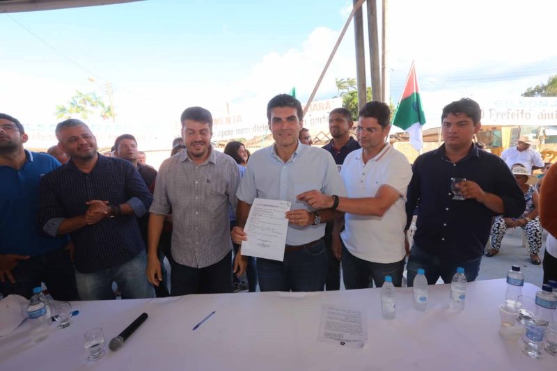 Governador assina termo de início das obras de terraplanagem, pavimentação asfáltica e drenagem pluvial Município de Uruará.


FOTO: ALEX RIBEIRO / AGÊNCIA PARÁ
DATA: 10.07.2019
URUARÁ - PARÁ <div class='credito_fotos'>Foto: Alex Ribeiro / Ag. Pará   |   <a href='/midias/2019/originais/2889_uruara-alexribeiro-agpara2.jpg' download><i class='fa-solid fa-download'></i> Download</a></div>