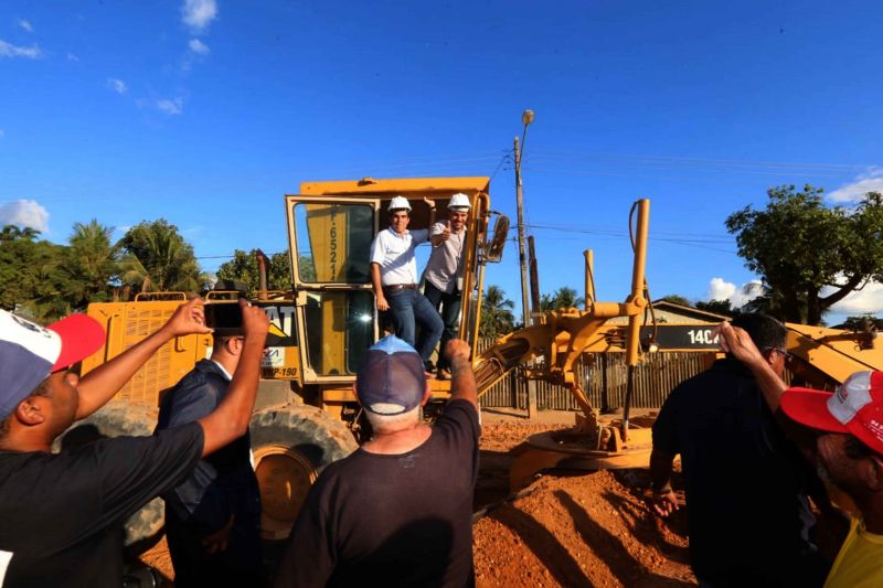 Governador assina termo de início das obras de terraplanagem, pavimentação asfáltica e drenagem pluvial Município de Uruará.


FOTO: ALEX RIBEIRO / AGÊNCIA PARÁ
DATA: 10.07.2019
URUARÁ - PARÁ <div class='credito_fotos'>Foto: Alex Ribeiro / Ag. Pará   |   <a href='/midias/2019/originais/2889_uruara-alexribeiro-agpara4.jpg' download><i class='fa-solid fa-download'></i> Download</a></div>