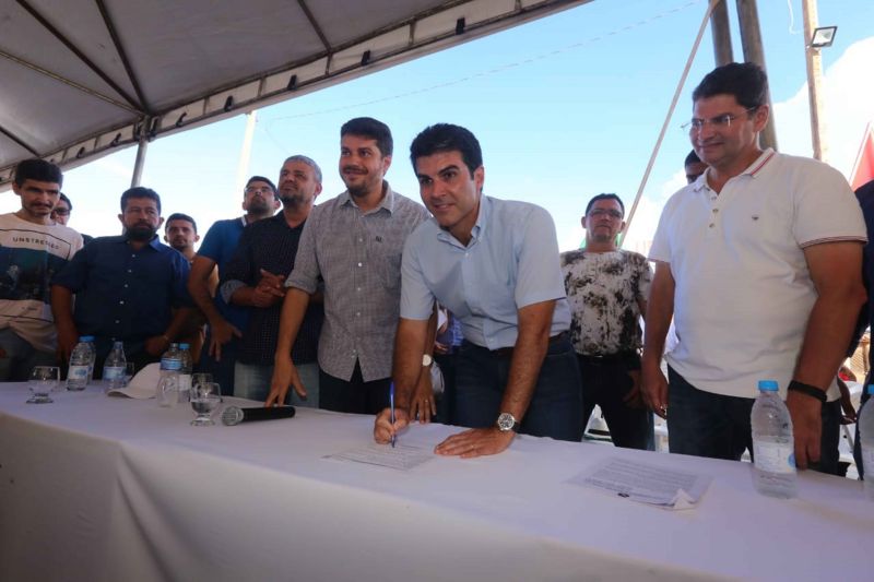 Governador assina termo de início das obras de terraplanagem, pavimentação asfáltica e drenagem pluvial Município de Uruará.


FOTO: ALEX RIBEIRO / AGÊNCIA PARÁ
DATA: 10.07.2019
URUARÁ - PARÁ <div class='credito_fotos'>Foto: Alex Ribeiro / Ag. Pará   |   <a href='/midias/2019/originais/2889_uruara-alexribeiro-agpara8.jpg' download><i class='fa-solid fa-download'></i> Download</a></div>
