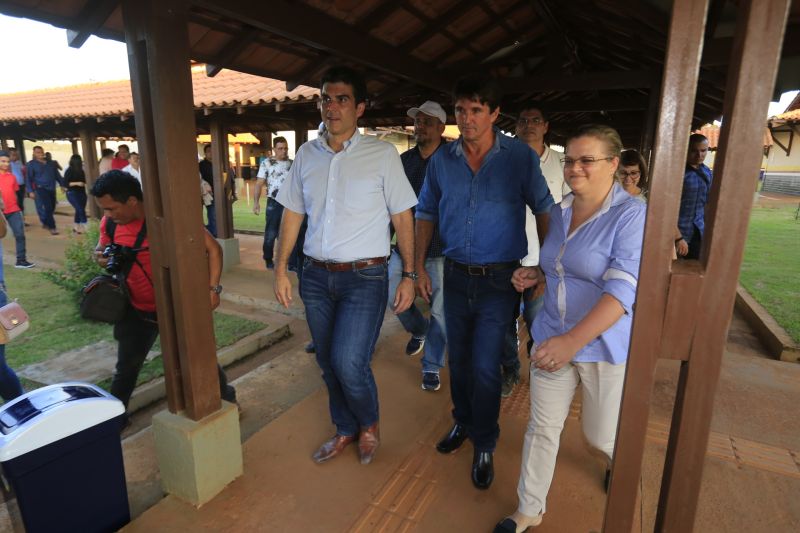 ASSINATURA DA ORDEM DE SERVIÇO DE PAVIMENTAÇÃO , DRENAGEM e  INAUGURAÇÃO DA ESCOLA FRANCISCA GOMES.

FOTO: MARCELO SEABRA / AGÊNCIA PARÁ
DATA: 10.07.2019
MEDICILÂNDIA - PARÁ <div class='credito_fotos'>Foto: Marcelo Seabra / Ag. Pará   |   <a href='/midias/2019/originais/2890_20190710183241__mg_9507.jpg' download><i class='fa-solid fa-download'></i> Download</a></div>