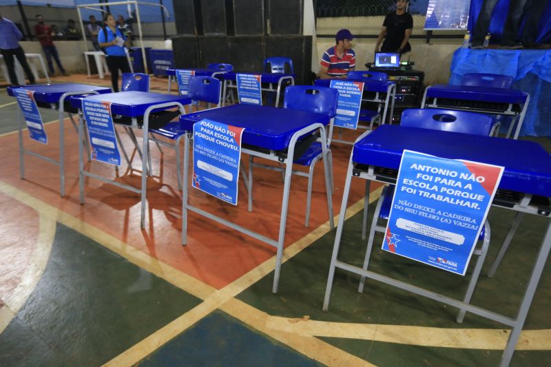 ASSINATURA DA ORDEM DE SERVIÇO DE PAVIMENTAÇÃO , DRENAGEM e  INAUGURAÇÃO DA ESCOLA FRANCISCA GOMES.

FOTO: MARCELO SEABRA / AGÊNCIA PARÁ
DATA: 10.07.2019
MEDICILÂNDIA - PARÁ <div class='credito_fotos'>Foto: Marcelo Seabra / Ag. Pará   |   <a href='/midias/2019/originais/2890_20190710190749__mg_9738.jpg' download><i class='fa-solid fa-download'></i> Download</a></div>