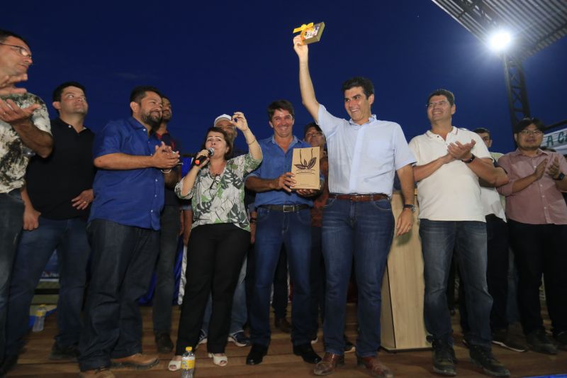 ASSINATURA DA ORDEM DE SERVIÇO DE PAVIMENTAÇÃO , DRENAGEM e  INAUGURAÇÃO DA ESCOLA FRANCISCA GOMES.

FOTO: MARCELO SEABRA / AGÊNCIA PARÁ
DATA: 10.07.2019
MEDICILÂNDIA - PARÁ <div class='credito_fotos'>Foto: Marcelo Seabra / Ag. Pará   |   <a href='/midias/2019/originais/2890_20190710190830__mg_9744.jpg' download><i class='fa-solid fa-download'></i> Download</a></div>