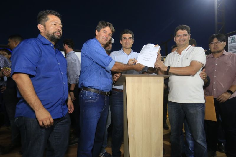 ASSINATURA DA ORDEM DE SERVIÇO DE PAVIMENTAÇÃO , DRENAGEM e  INAUGURAÇÃO DA ESCOLA FRANCISCA GOMES.

FOTO: MARCELO SEABRA / AGÊNCIA PARÁ
DATA: 10.07.2019
MEDICILÂNDIA - PARÁ <div class='credito_fotos'>Foto: Marcelo Seabra / Ag. Pará   |   <a href='/midias/2019/originais/2890_20190710191334__mg_9772.jpg' download><i class='fa-solid fa-download'></i> Download</a></div>